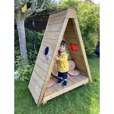 Tipi cachette dans les bois