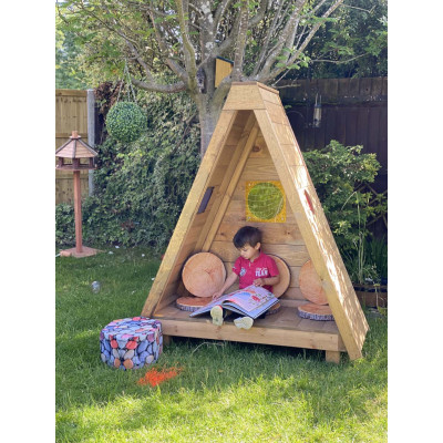 Tipi cachette dans les bois