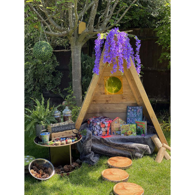 Tipi cachette dans les bois