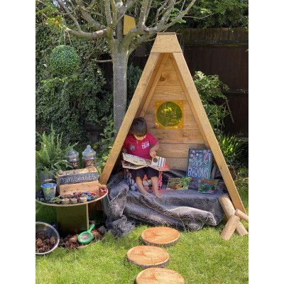Tipi cachette dans les bois