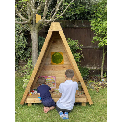 Tipi cachette dans les bois
